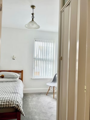 Shower, hair dryer, towels - Westward Bed & Breakfast (Newquay)