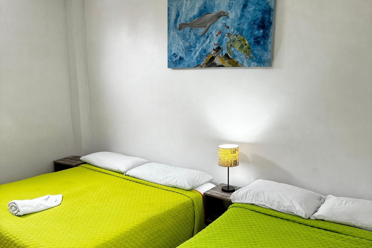 1 habitación, edredón, tabla de planchar con plancha y wifi gratis