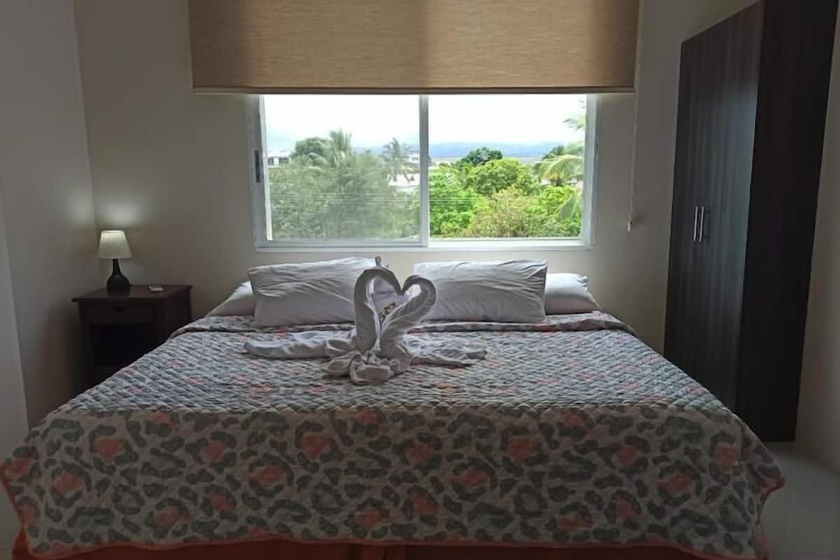 1 habitación, edredón, tabla de planchar con plancha y wifi gratis