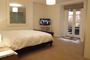 Cots/infant beds, free WiFi - Suites In The City (Glasgow)
