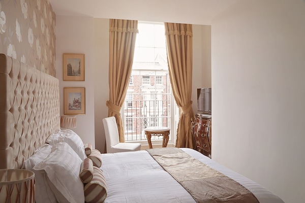 Frigobar, Wi-Fi de cortesia, roupa de cama