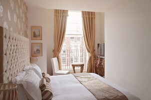 Minibar, wifi gratis, ropa de cama