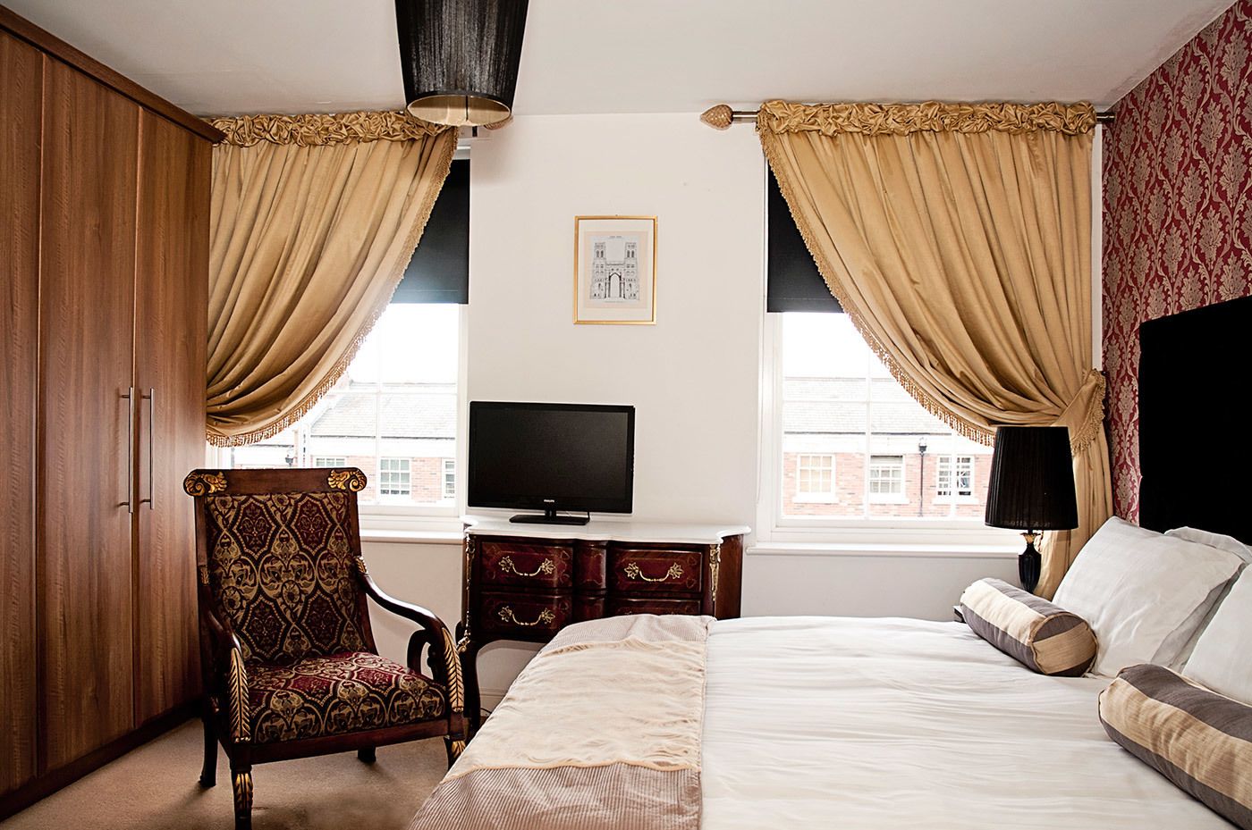 minibar, free wifi, bed sheets