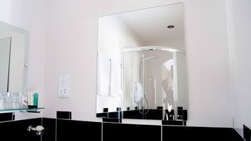 Ducha del cuarto de baño