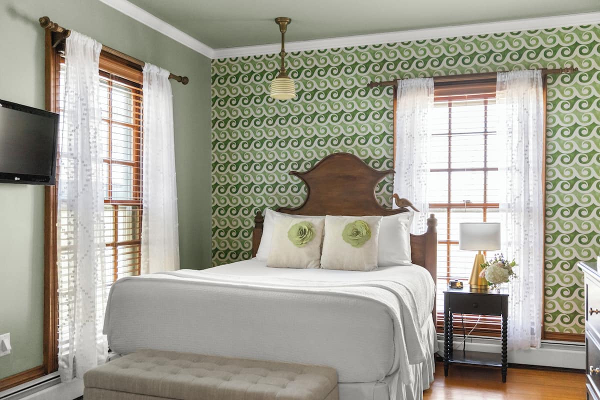 Habitación estándar, 1 cama Queen size | Ropa de cama de alta calidad y cortinas blackout
