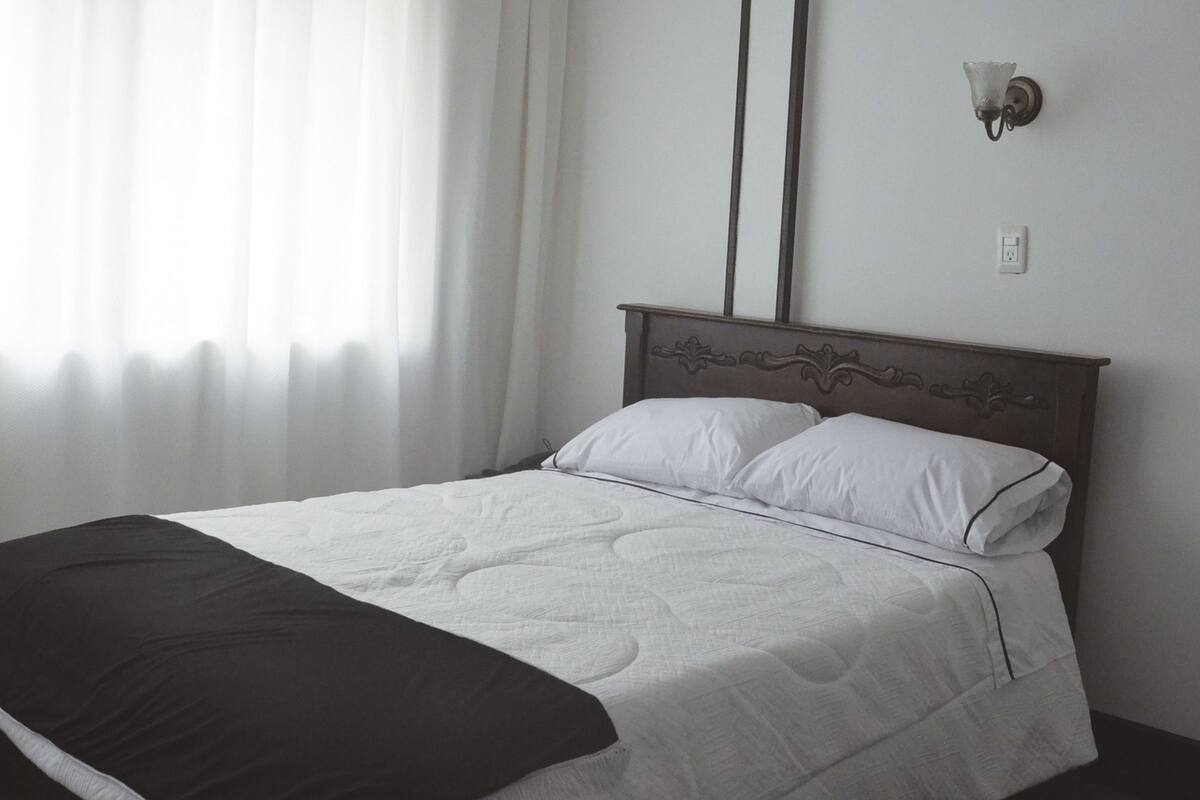 Premium bedding, in-room safe, desk, blackout drapes