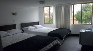 Premium bedding, in-room safe, desk, blackout drapes - Hotel Rivera Inn (Bogotá)