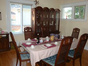 Free daily full breakfast - Downtown Bed And Breakfast (Moncton)