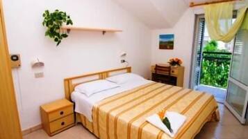 Chambre Double ou avec lits jumeaux | Coffres-forts dans les chambres, bureau, Wi-Fi gratuit, draps fournis