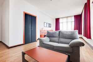 Doppia Economy | Area soggiorno | TV