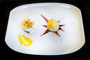 Se sirven desayunos, almuerzos y cenas; cocina fusión