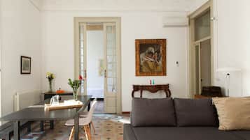 Apartment, 4 Schlafzimmer | Wohnzimmer | Plasmafernseher