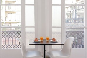 Apartment, 6 Bedrooms | Living area - My Address in Barcelona (Barcelona)