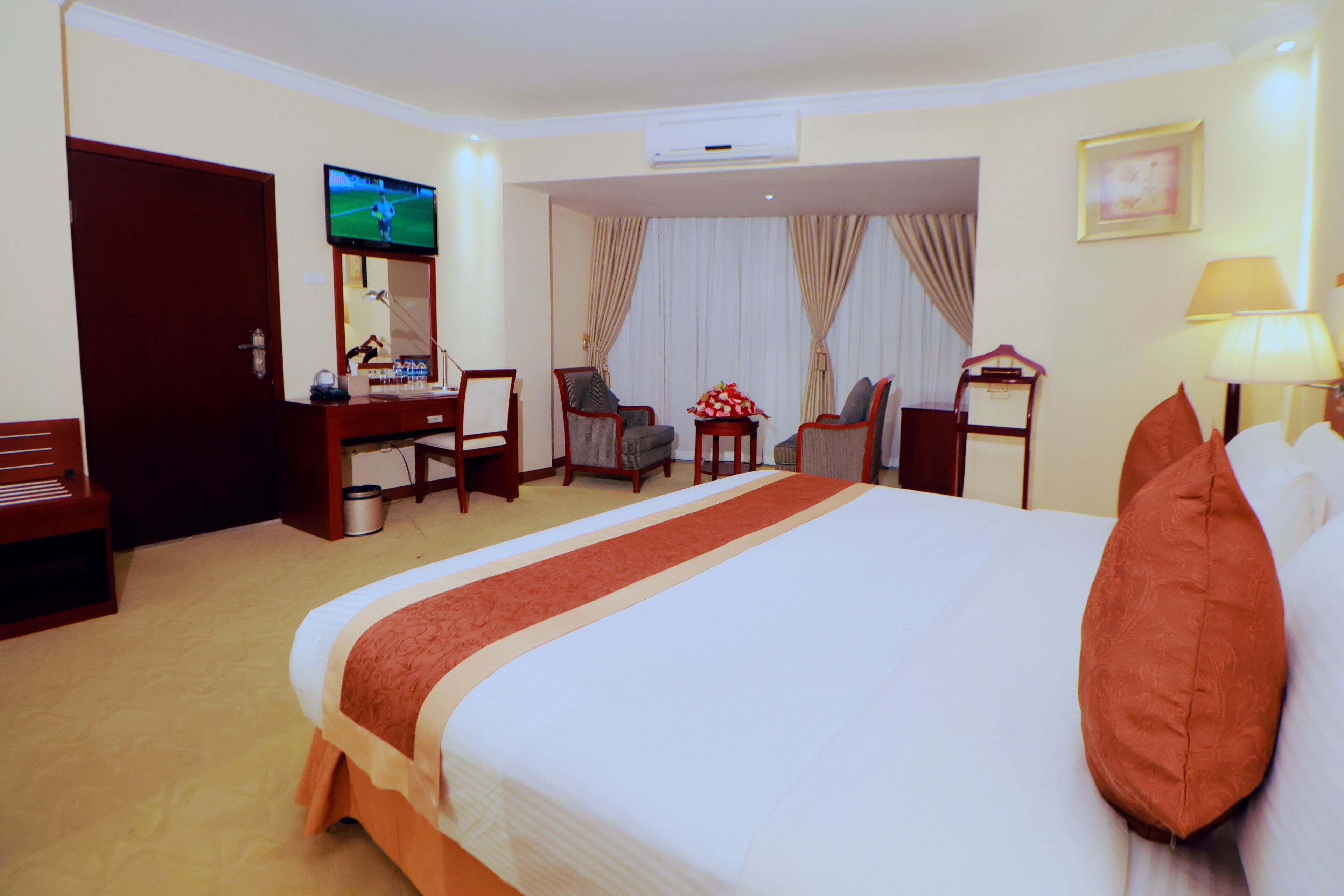 Egyptian cotton sheets, premium bedding, minibar, in-room safe