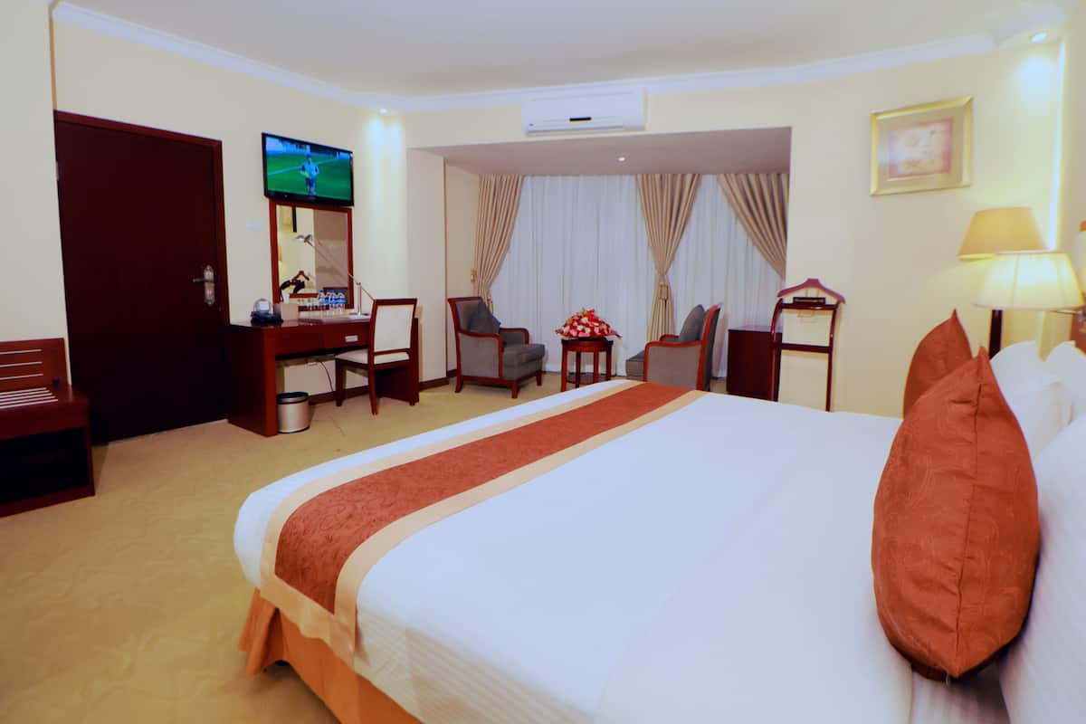 Egyptian cotton sheets, premium bedding, minibar, in-room safe