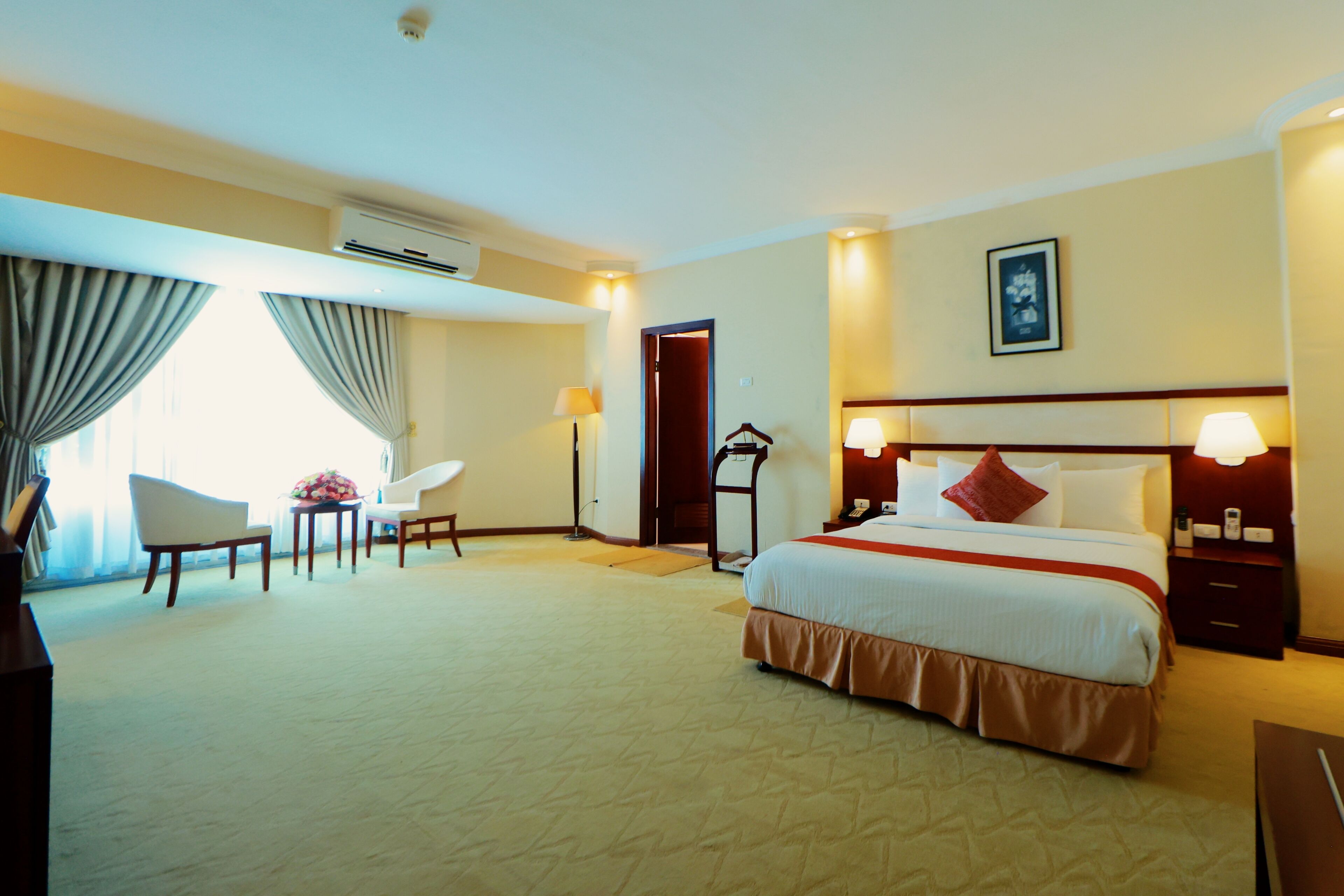 Premium Room | Egyptian cotton sheets, premium bedding, minibar, in-room safe
