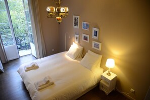 Double or Twin Room, Shared Bathroom | Free cribs/infant beds, rollaway beds, free WiFi - Jo's Place (Lisbon)