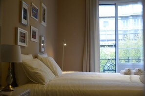 Free cribs/infant beds, rollaway beds, free WiFi - Jo's Place (Lisbon)