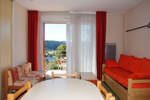 Apartamento, 1 habitación | Zona de estar | Una televisión de pantalla plana