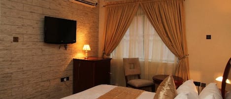 Literie de qualité supérieure, coffres-forts dans les chambres, bureau