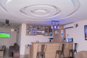 2 bars/lounges - Fryburg Suites (Lagos)