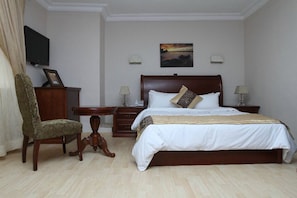 Executive Room | Premium bedding, in-room safe, desk, laptop workspace - Fryburg Suites (Lagos)