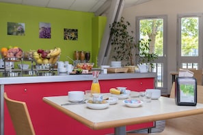 Frokostbuffé hver dag (EUR 12 per person)