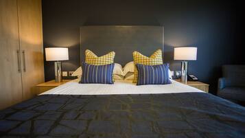 Standaard tweepersoonskamer | Luxe beddengoed, een kluis op de kamer, een bureau