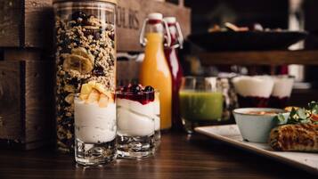 Dagelijks ontbijtbuffet (GBP 15.00 per persoon)