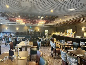 Breakfast, lunch, dinner served; international cuisine