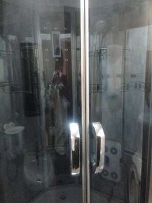 Badezimmer | Dusche, Handtücher