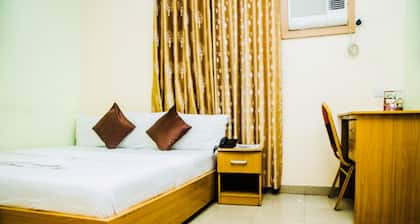 De Lawrence Court & Suites