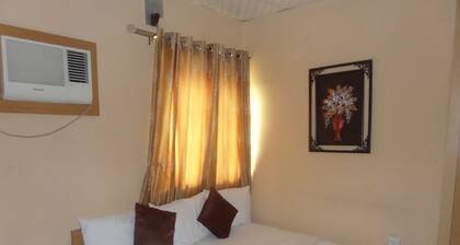 De Lawrence Court & Suites