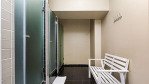 A restroom with a bench, a towel on the floor, and a coat rack on the wall. - DOME Alvares Cabral (Lisbon)
