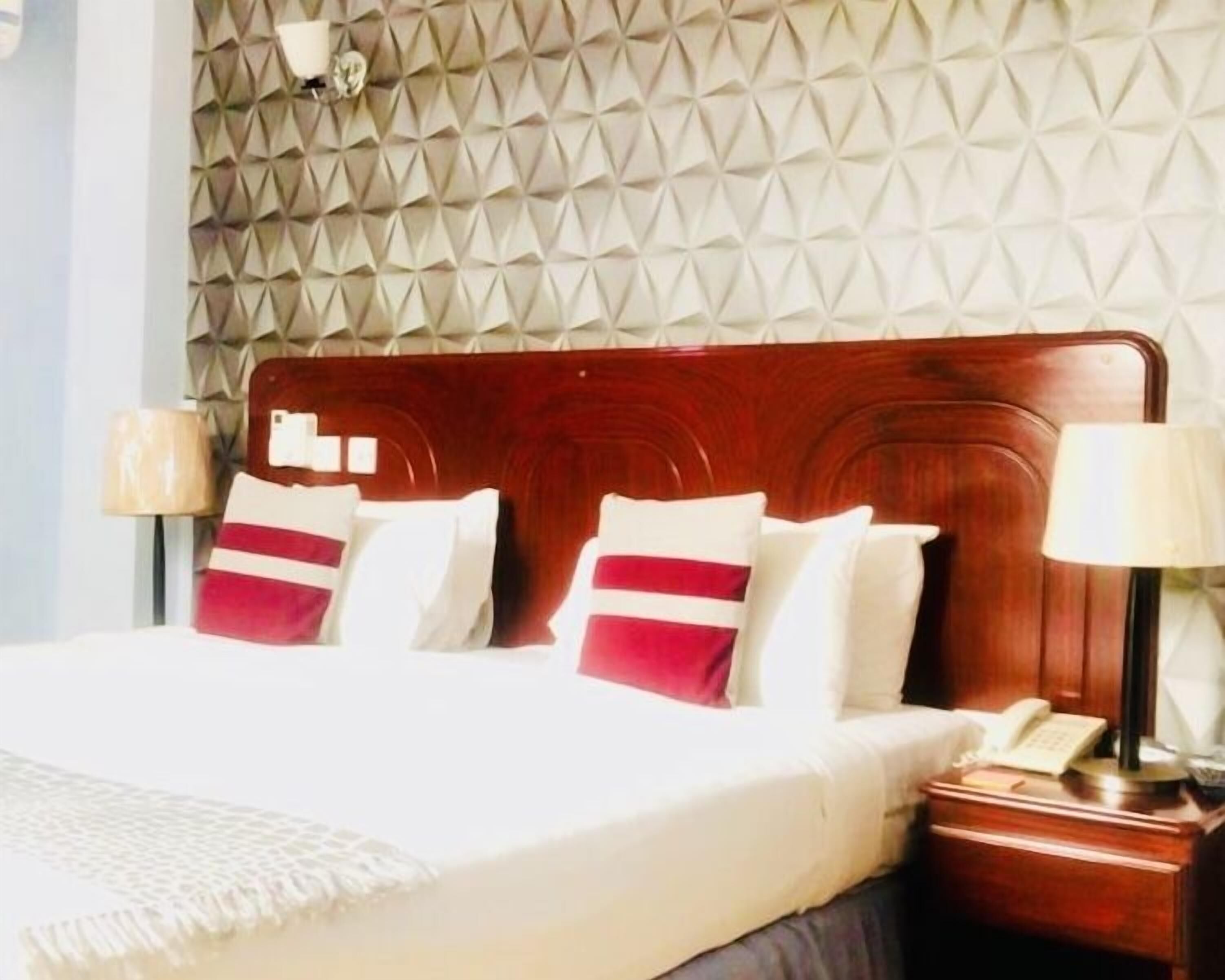 Premium bedding, in-room safe, desk, free WiFi