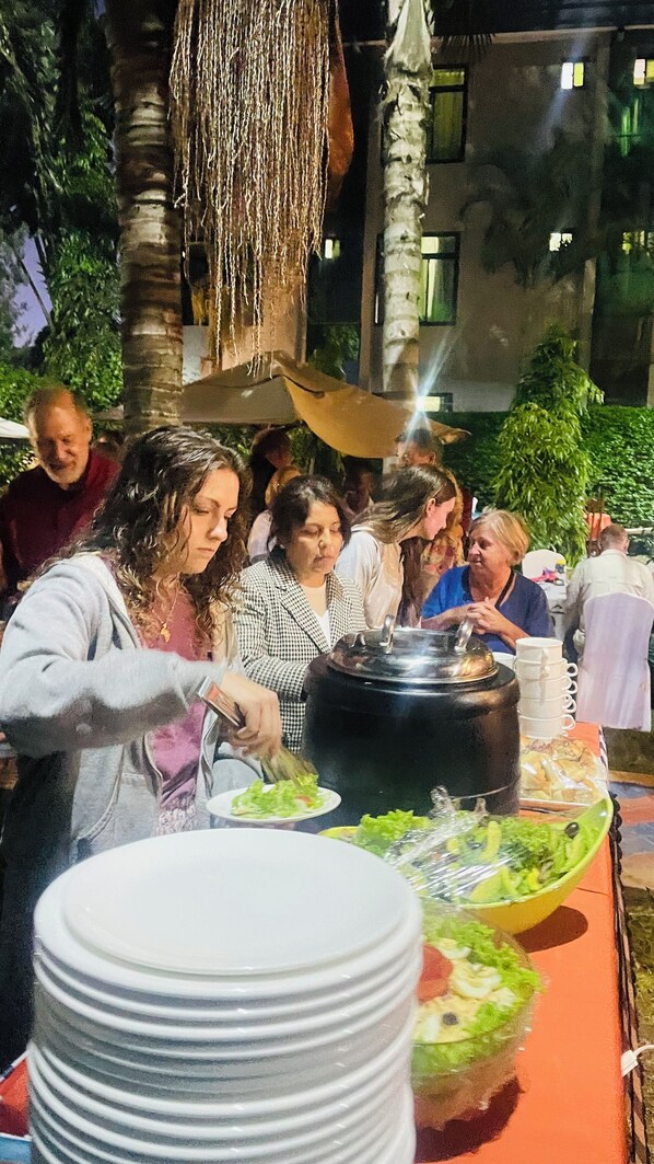 Lunch and dinner served, international cuisine - Green Mountain Hotel (Arusha)