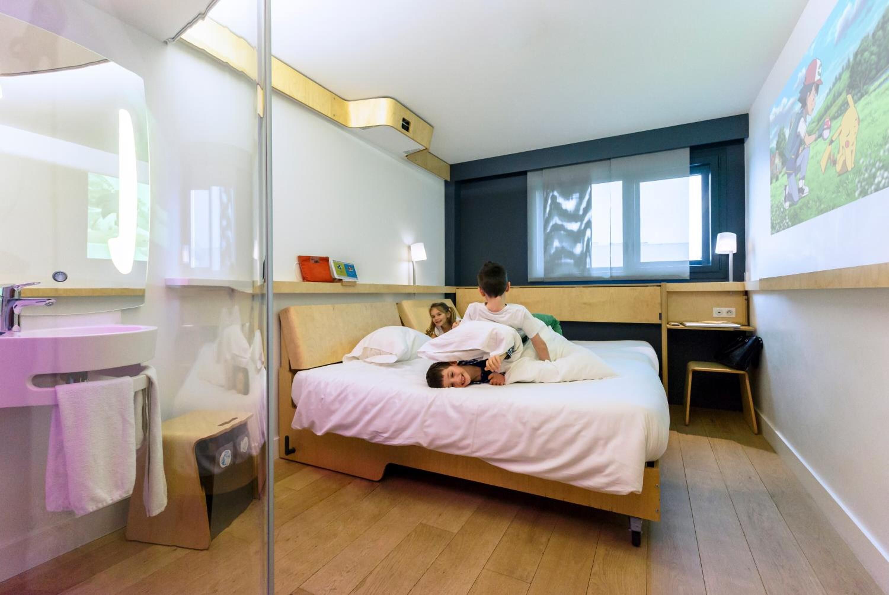 1 bedroom, in-room safe, soundproofing, free cots/infant beds