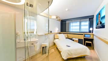 Single Room | In-room safe, soundproofing, free cribs/infant beds, free WiFi