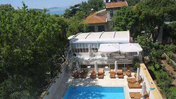 Seasonal outdoor pool
