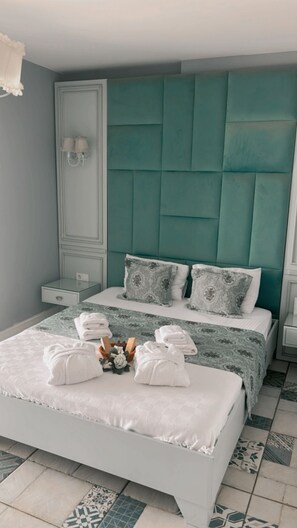 Room, Jetted Tub, Sea View | Minibar, soundproofing, free WiFi, bed sheets