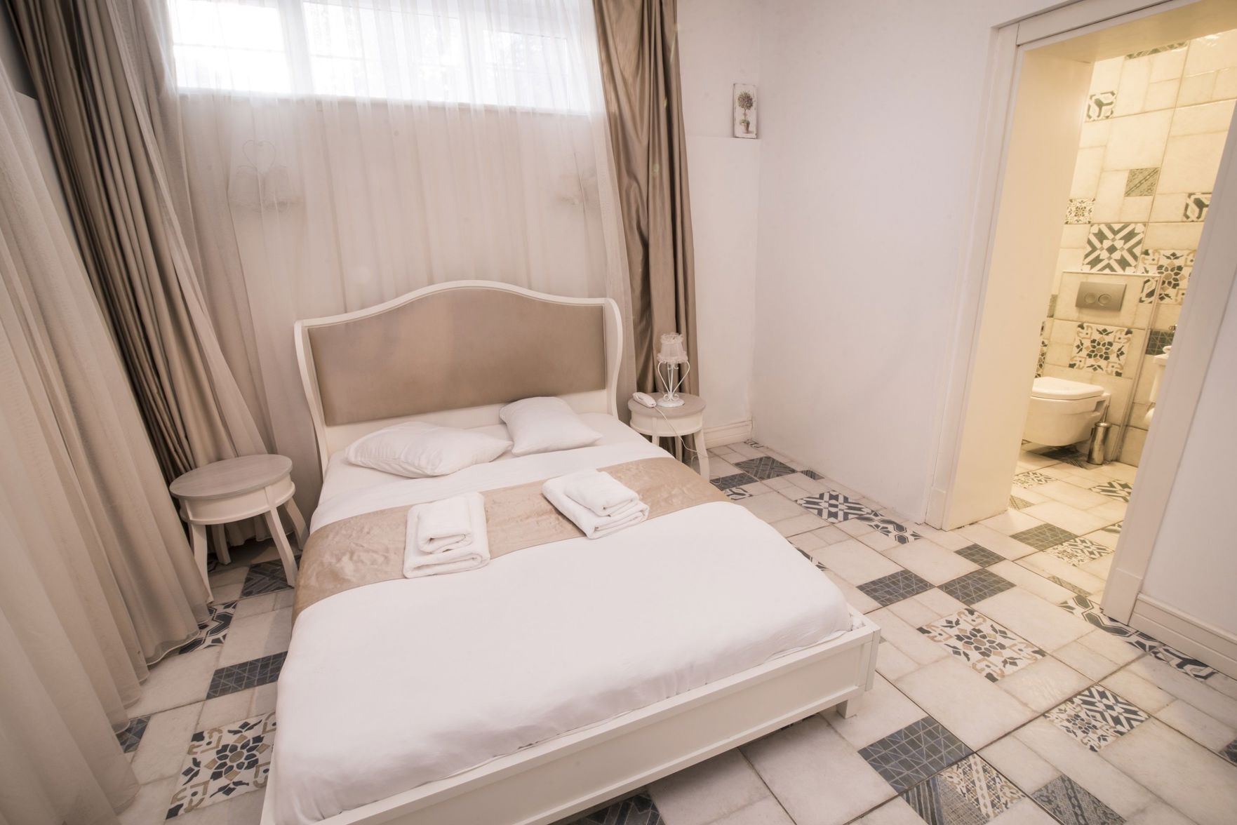 Minibar, schallisolierte Zimmer, kostenloses WLAN, Bettwäsche