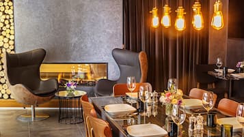 Se sirven desayunos, almuerzos, cenas y cocina regional