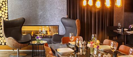 Café da manhã, almoço e jantar; culinária regional