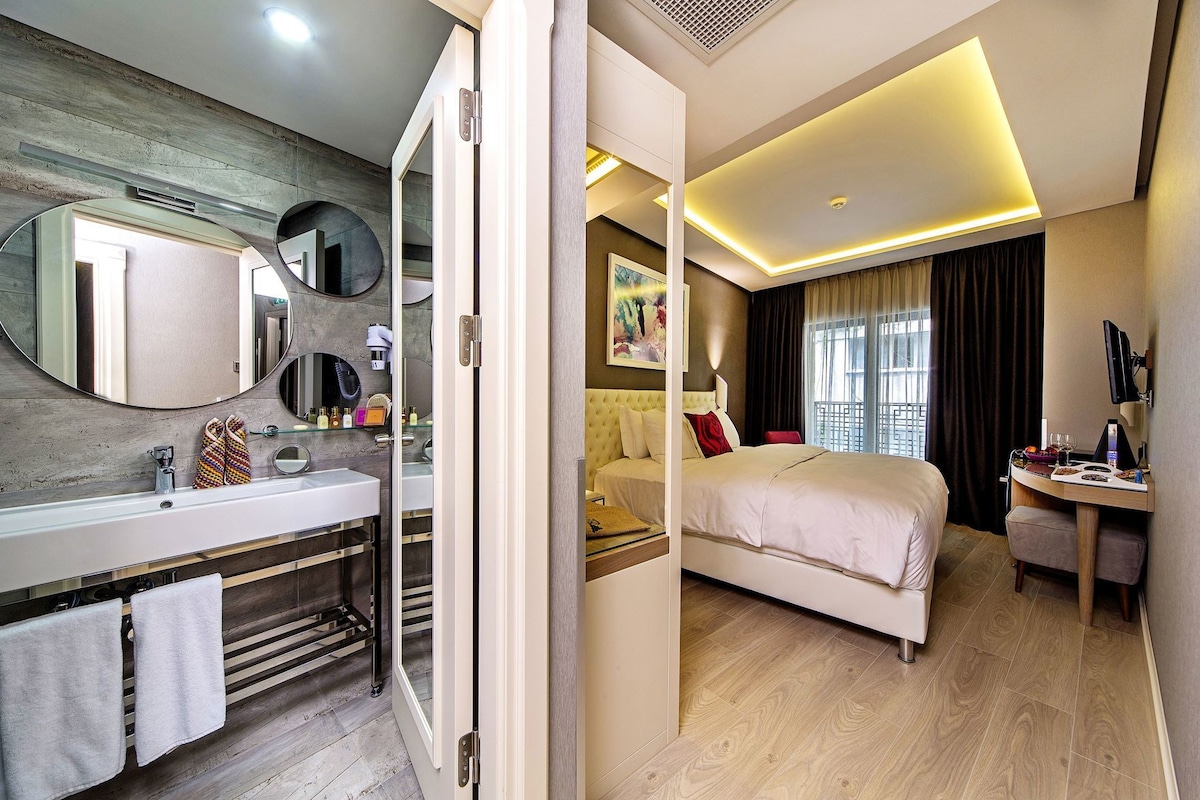 Minibar, in-room safe, desk, soundproofing