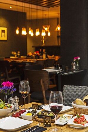 Breakfast, lunch and dinner served - Barbera Hotel (Istanbul)
