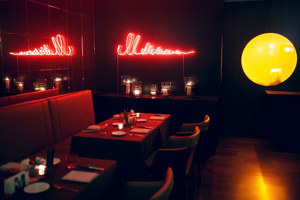 Breakfast, lunch, dinner served; Italian cuisine