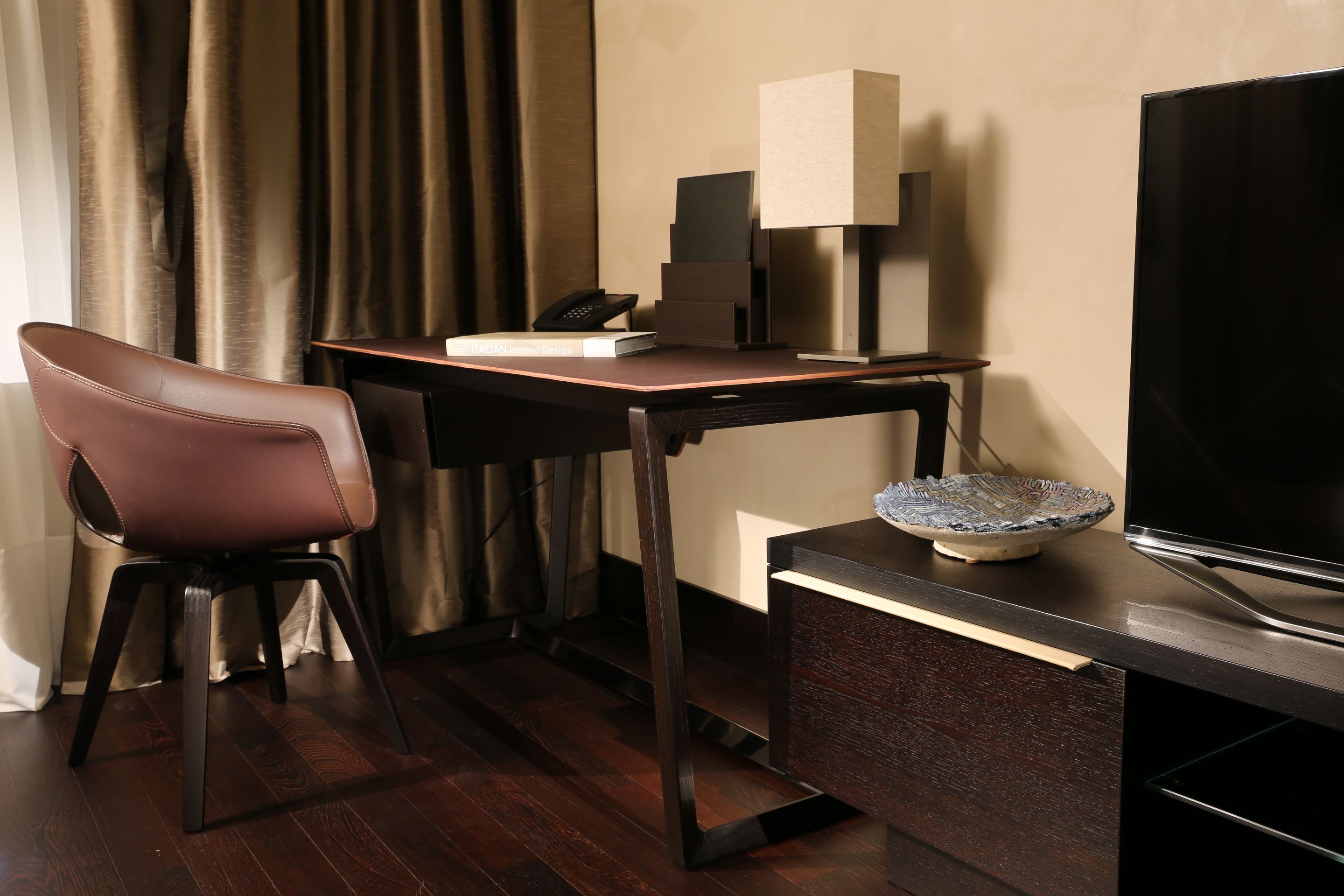 suite (signature) | room amenity