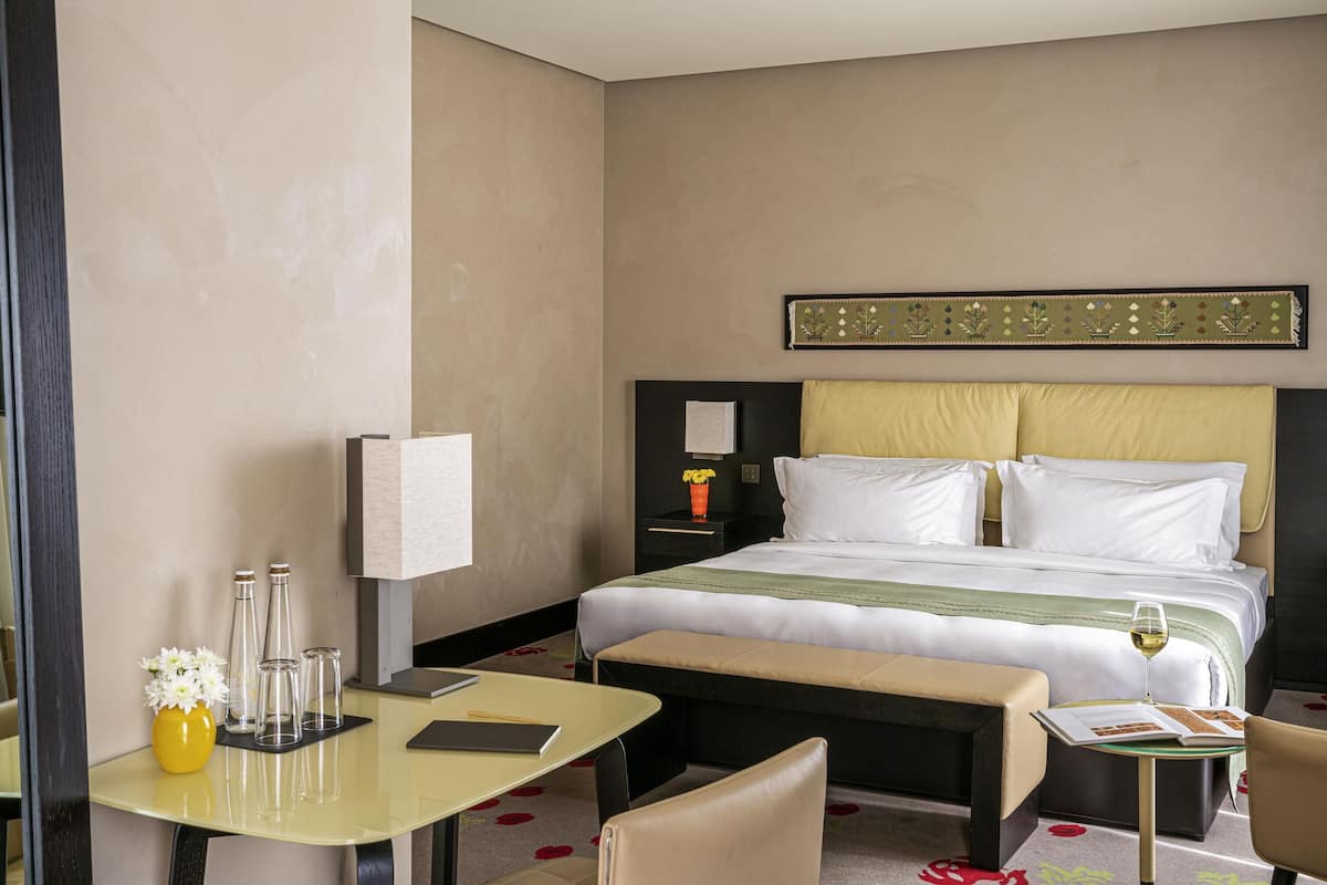 Superior-Zimmer, 1 King-Bett | Bettwäsche aus ägyptischer Baumwolle, hochwertige Bettwaren
