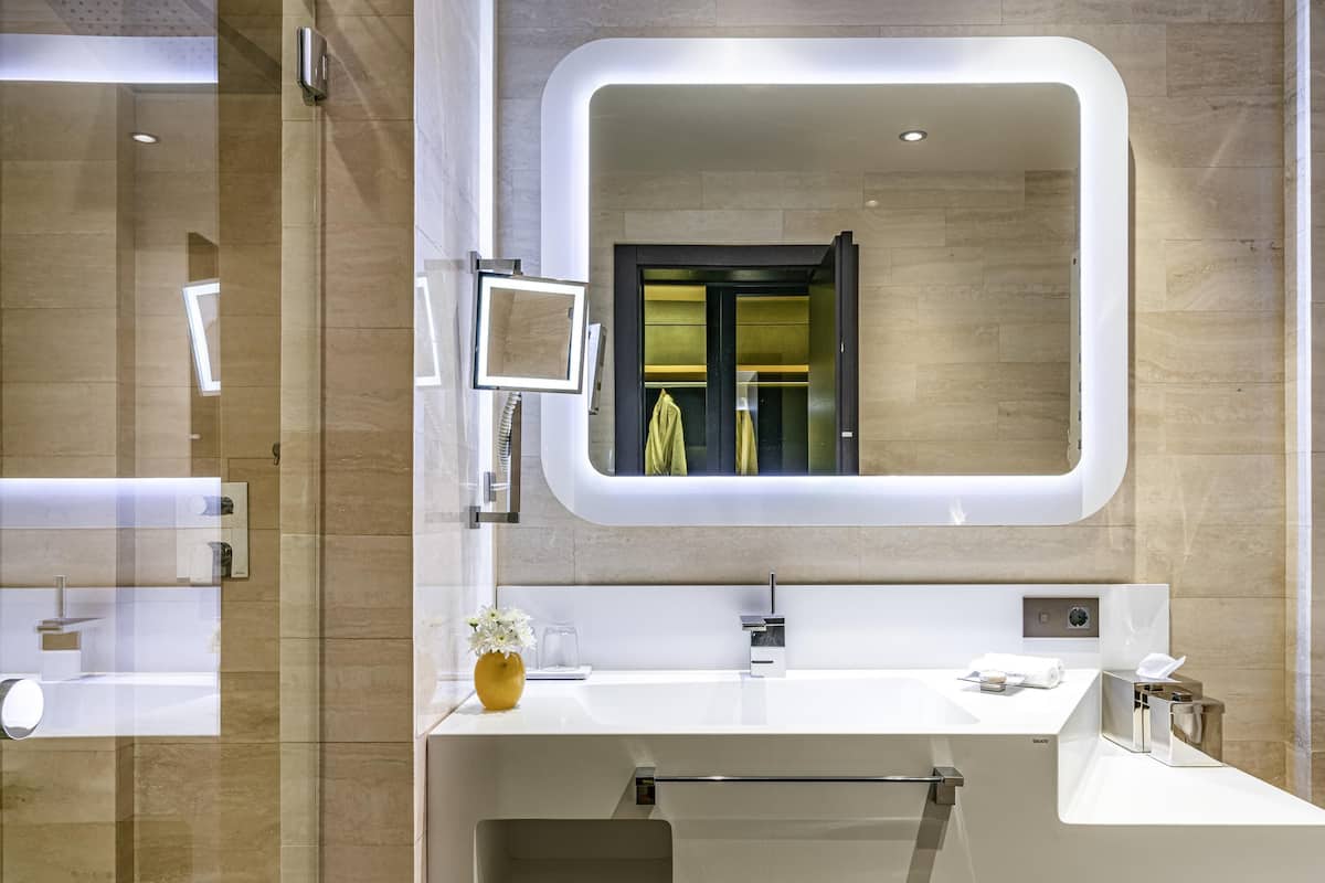 Egyptian cotton sheets, premium bedding, memory-foam beds, in-room safe