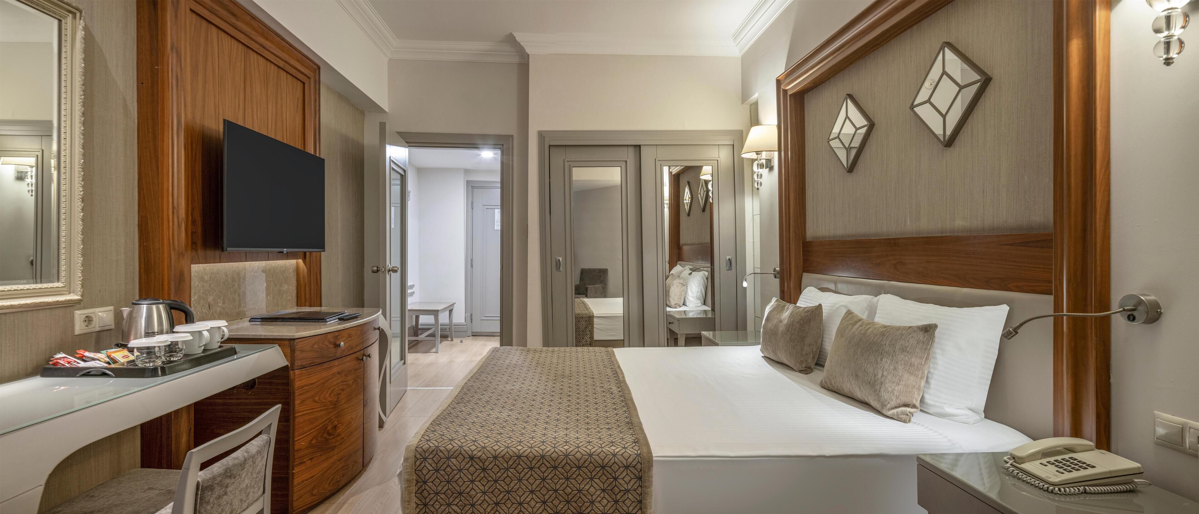 Free minibar, in-room safe, desk, free WiFi